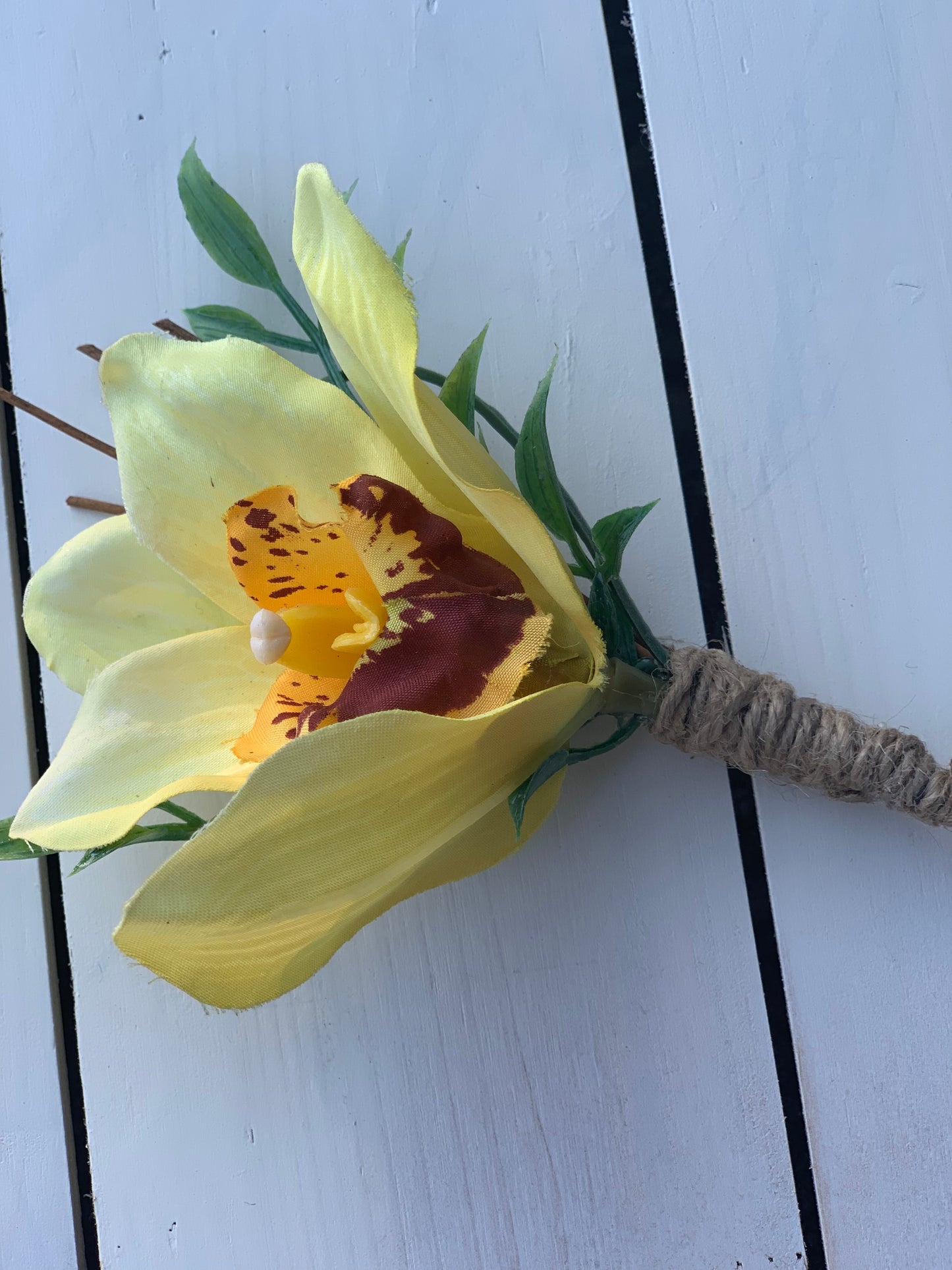 Orchid Silk Tropical Boutonniere